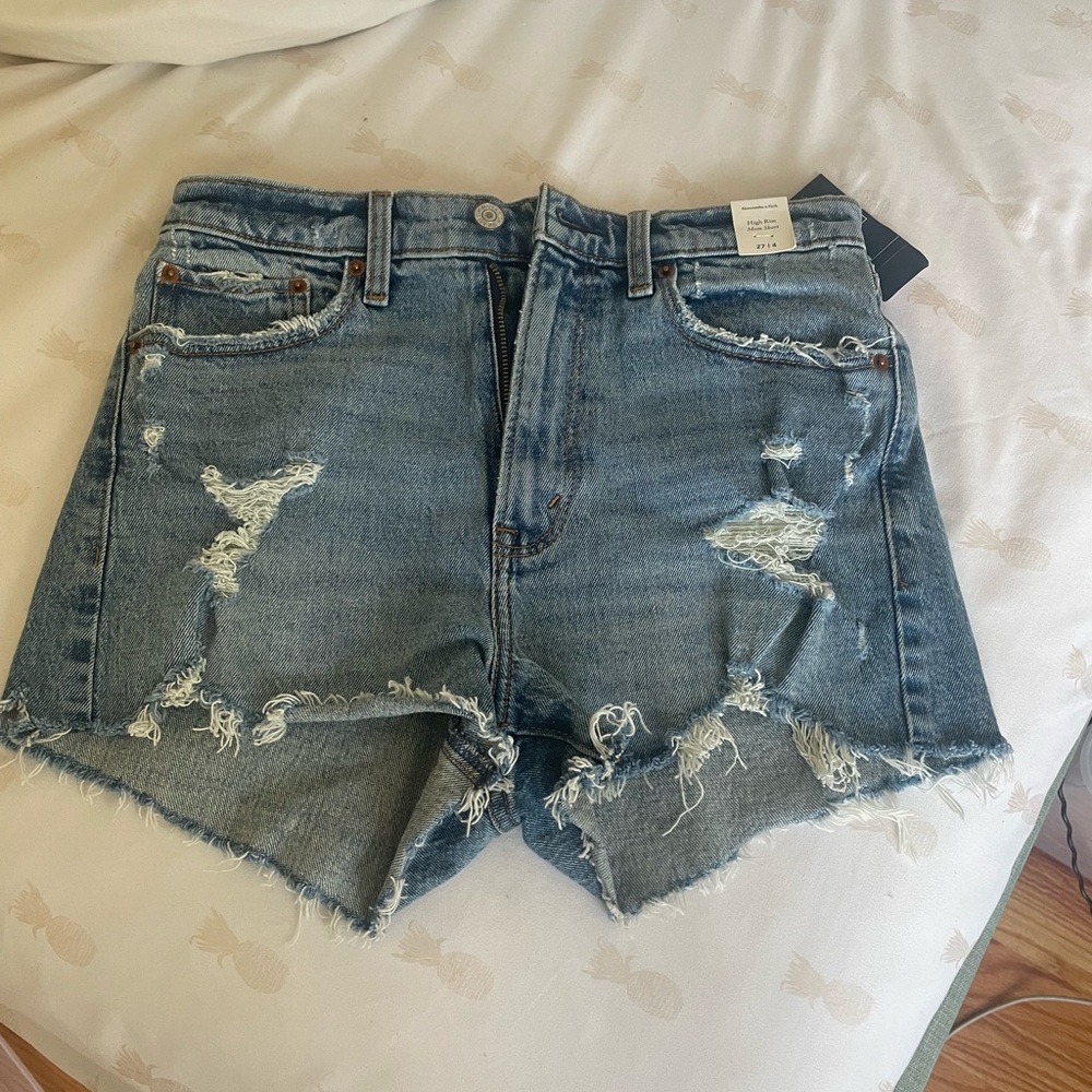 Brand new Abercrombie and Fitch Mom Shorts